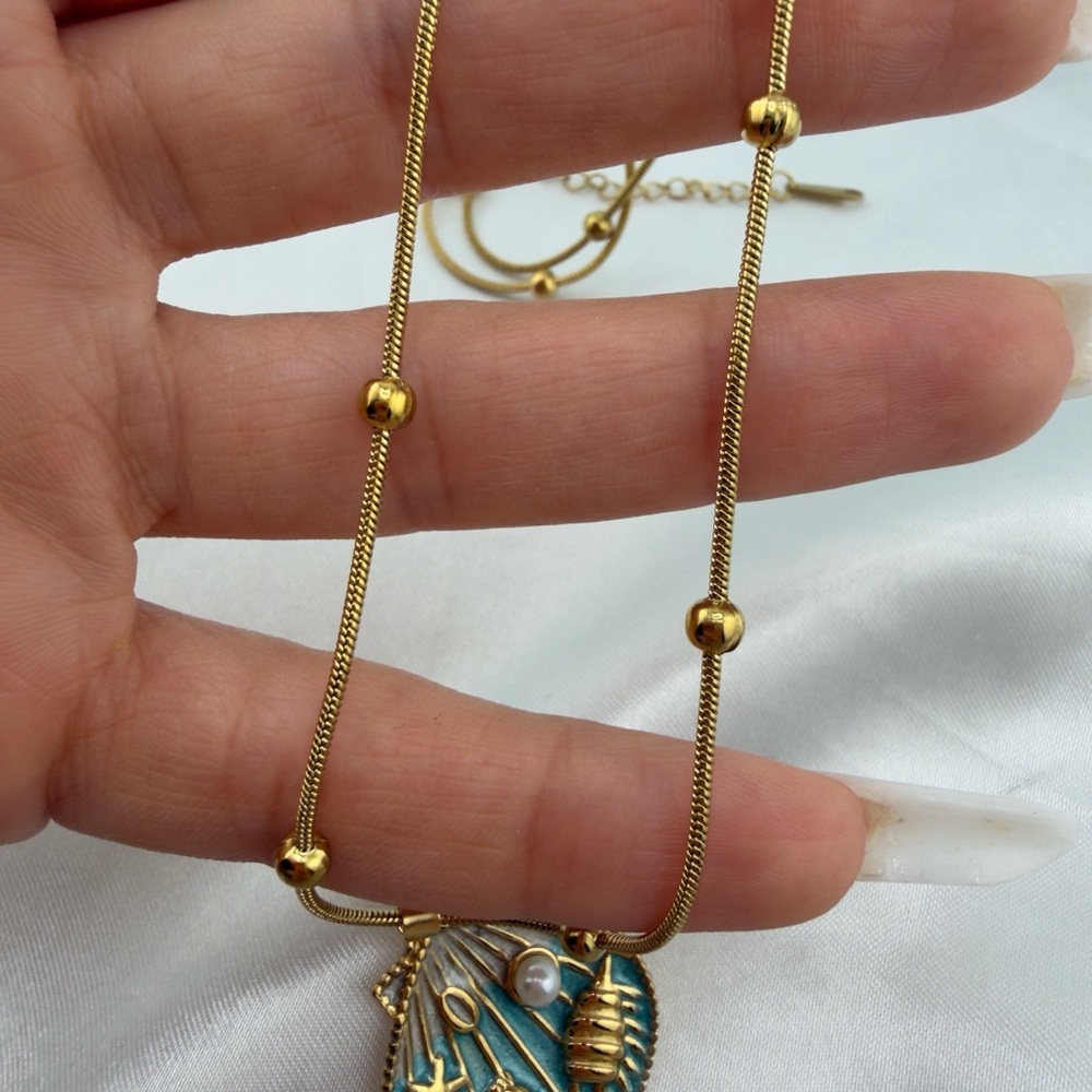 Gold and Blue Shell Pendant Necklace - Picture 5 of 9